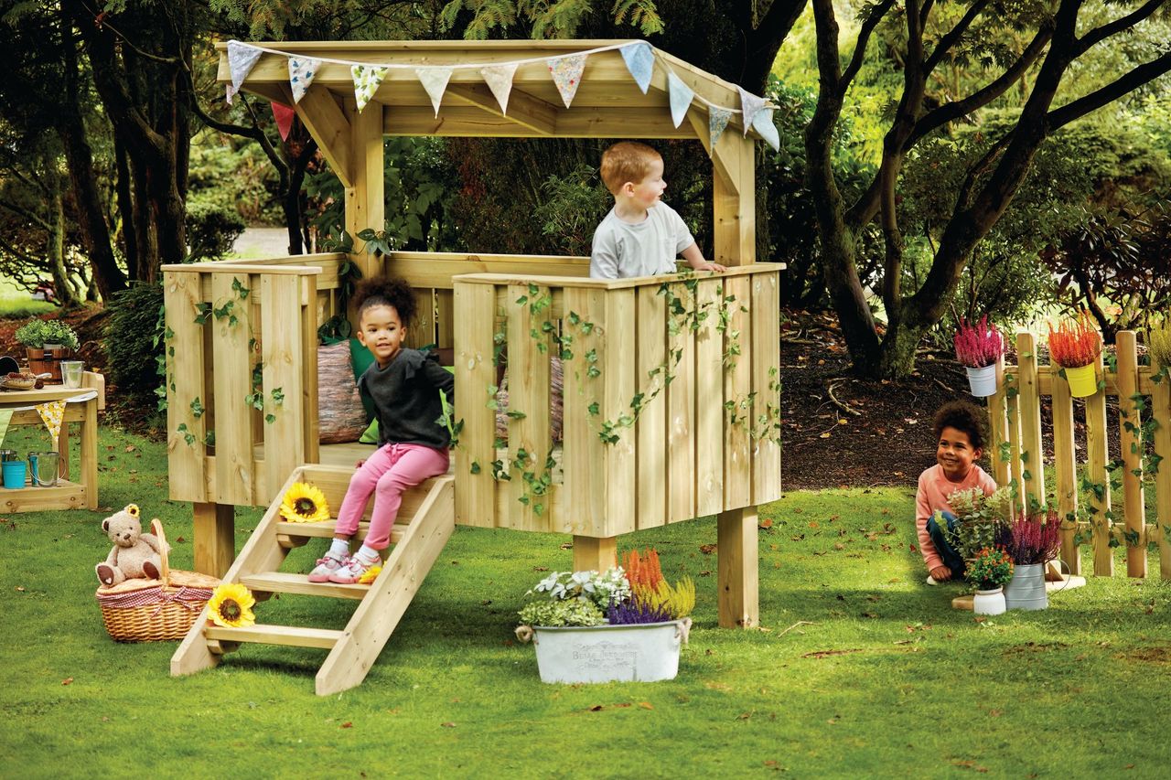Raised Den  - The Ministry of Outdoor Education