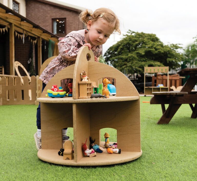 Outdoor Dolls House - The Ministry of Outdoor Education