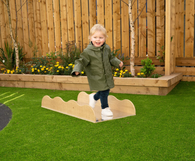 Outdoor Move Along Mirror - The Ministry of Outdoor Education