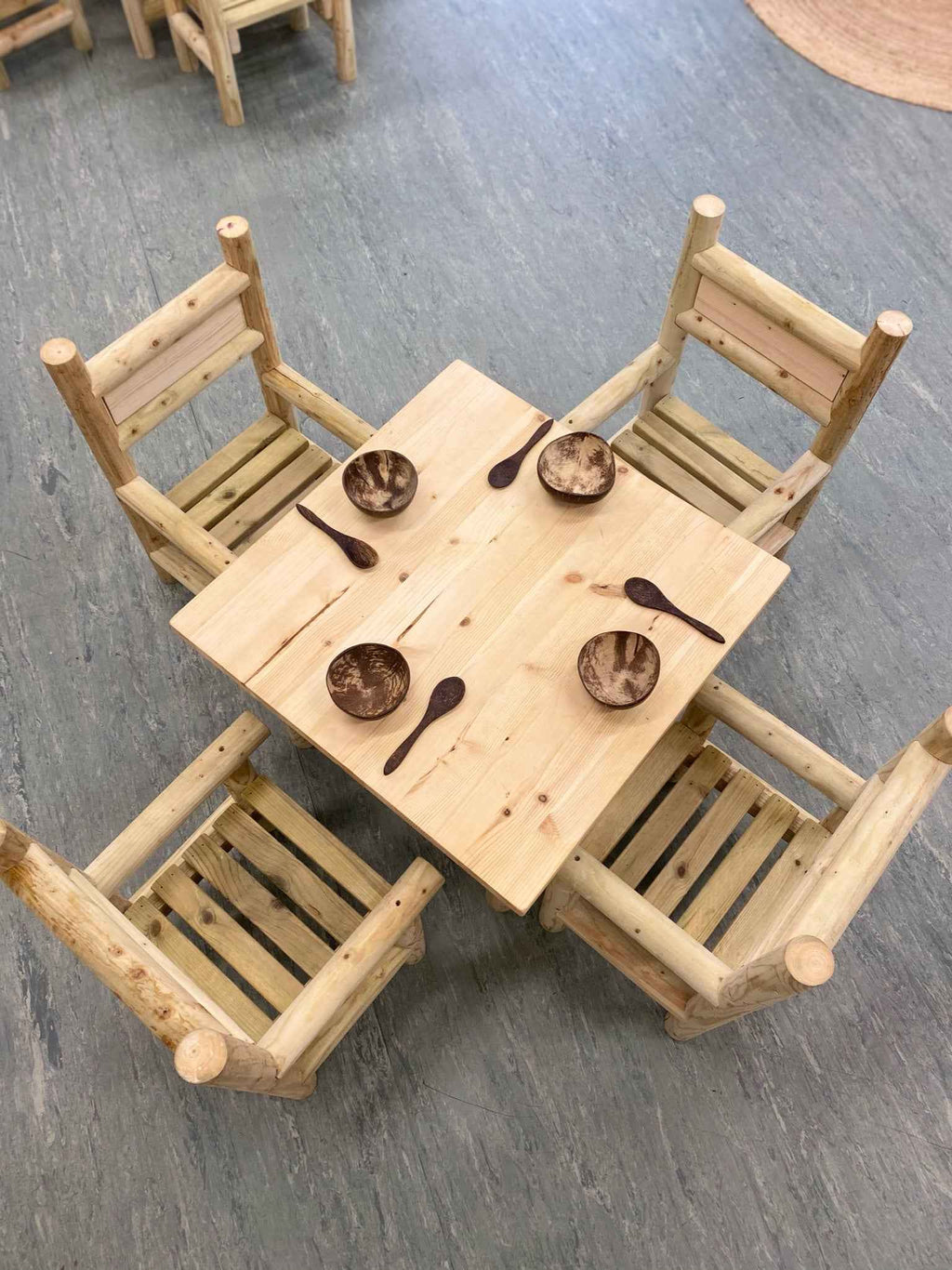 Indoor Table and Chair Set (4 Chairs with arms)