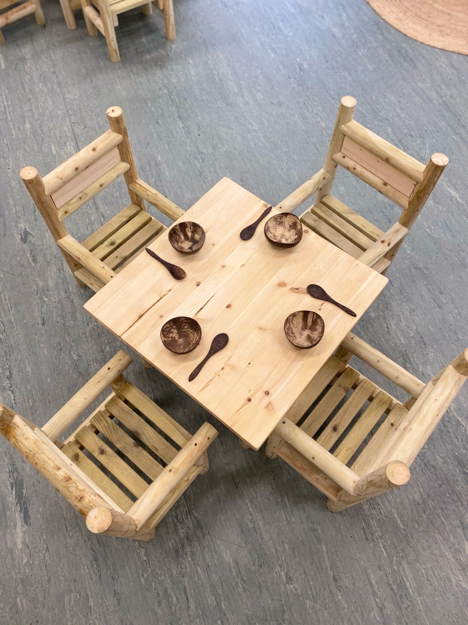 Indoor Table and Chair Set (4 Chairs with arms)