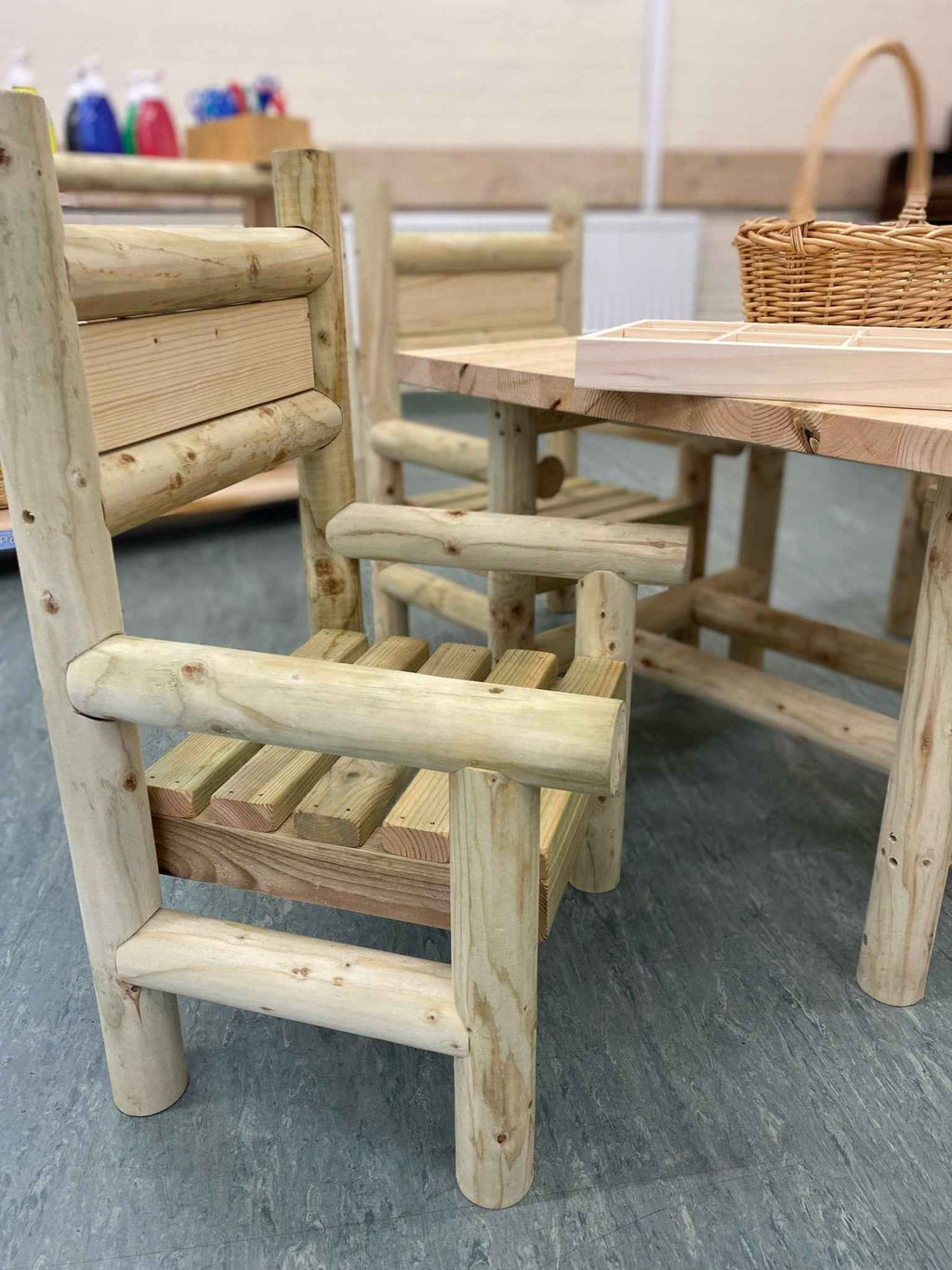 Indoor Table and Chair Set (4 Chairs with arms)