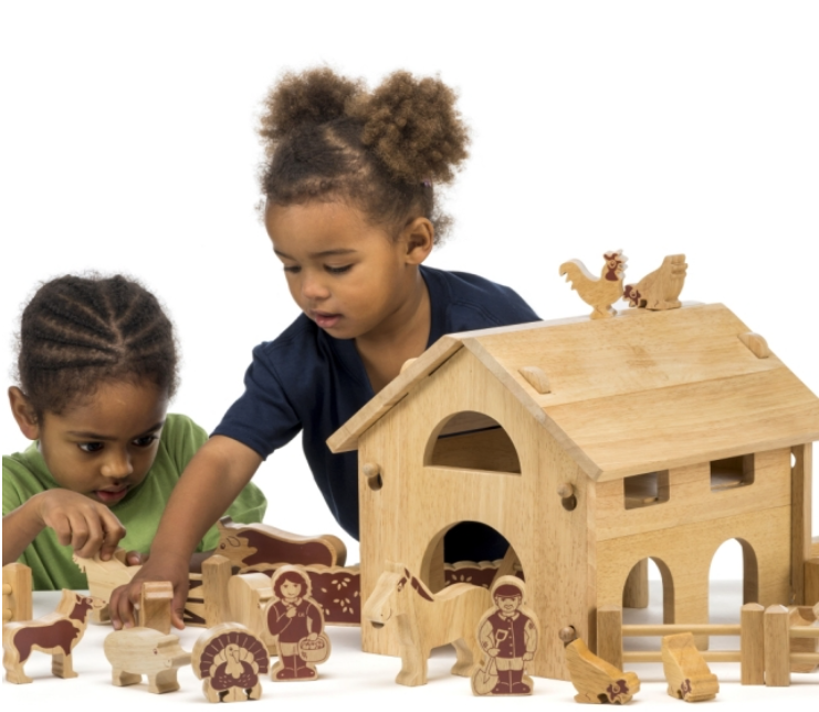 Deluxe Natural Farm With Barn, Tractor & 34 Natural Pieces