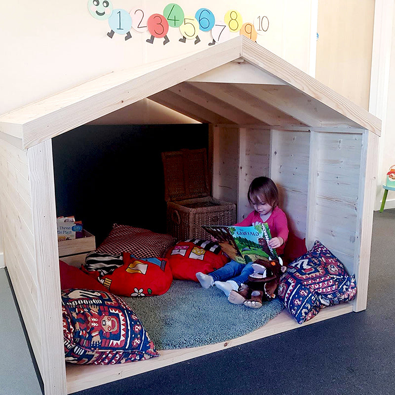 Indoor Reading House - The Ministry of Outdoor Education
