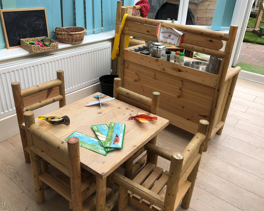 Indoor Table and Chair Set (4 Chairs with arms)